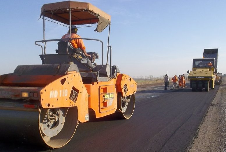 Reparan rutas provinciales en San Cristóbal, 9 de Julio y Castellanos