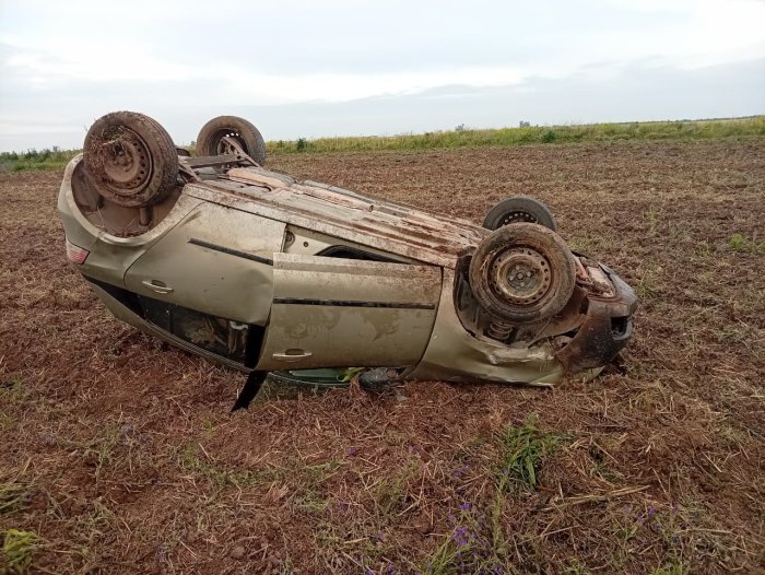 Porteña: Un auto volcó sobre la Ruta 1 y el conductor resultó ileso