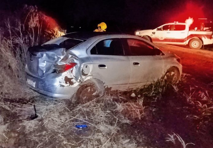 Morteros: Un automóvil despistó en un camino rural y fue asistido por Bomberos