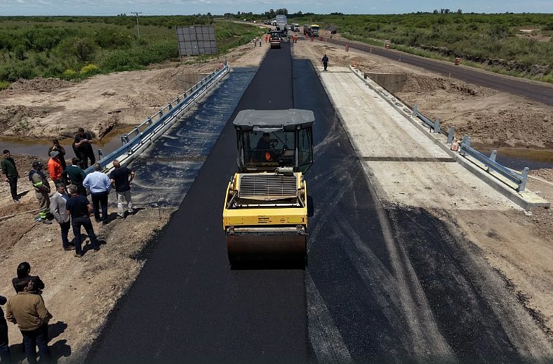 Pullaro supervisó la repavimentación de la Ruta 13 y obras en la Ruta 4