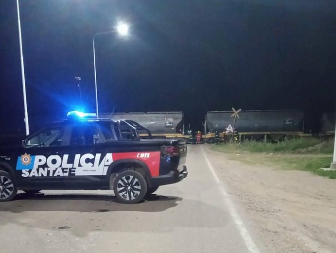 Arrufó: Un tren colisionó con una moto y murió un menor