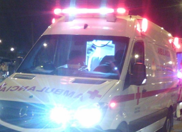 Morteros: Un lesionado grave en un accidente entre un auto y dos motos
