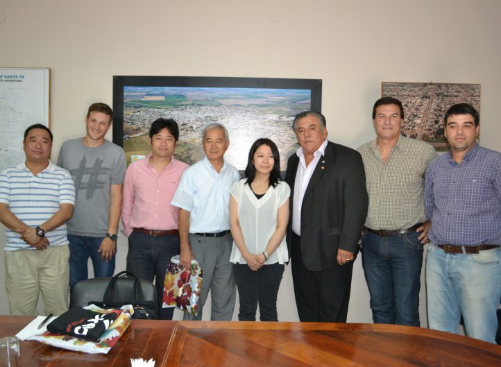 Busquets recibió a empresarios japoneses interesados en la miel