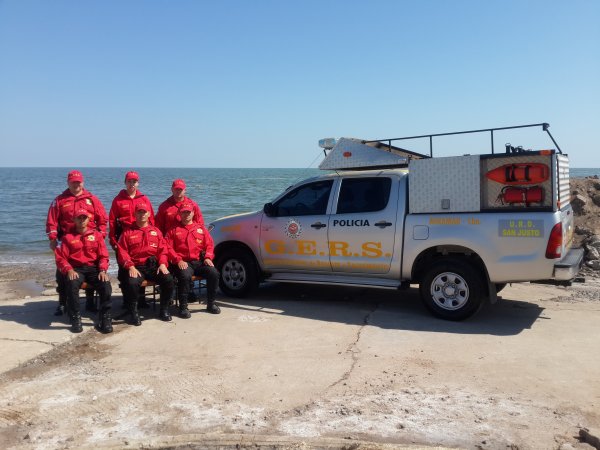 Miramar: El grupo GERS rescató a un anciano aislado por el temporal
