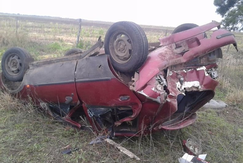 Mujer lesionada al volcar con su auto en cercanías de Suardi