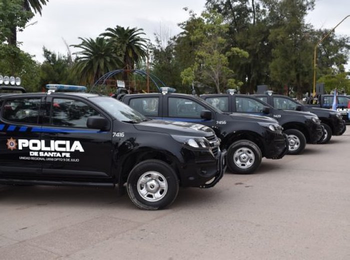 Entregaron móviles a comisarías del departamento Castellanos