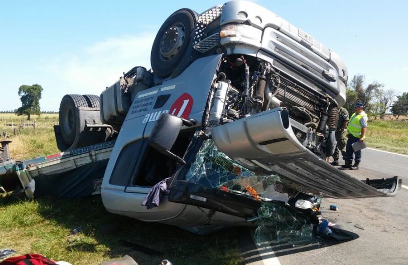 Ataliva: Camionero herido al volcar en ruta 34