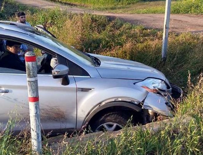 Automovilista impactó contra una alcantarilla