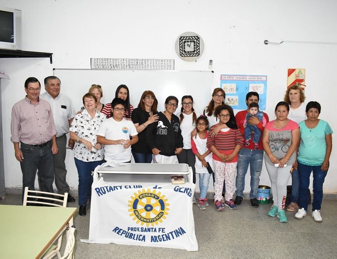 Ceres: El municipio y el Rotary entregaron anteojos recetados