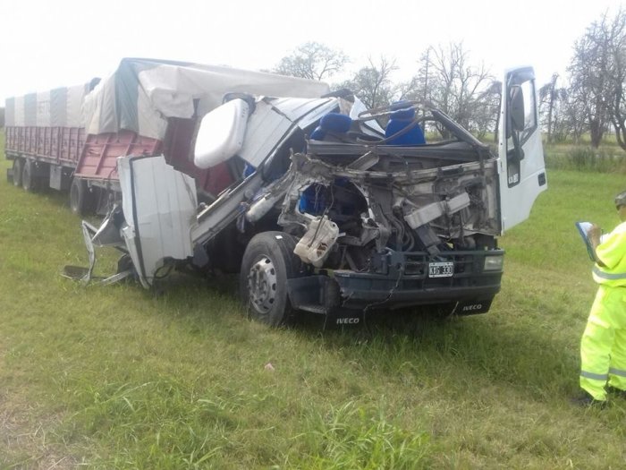 Camionero de San Guillermo se accidentó en Clucellas