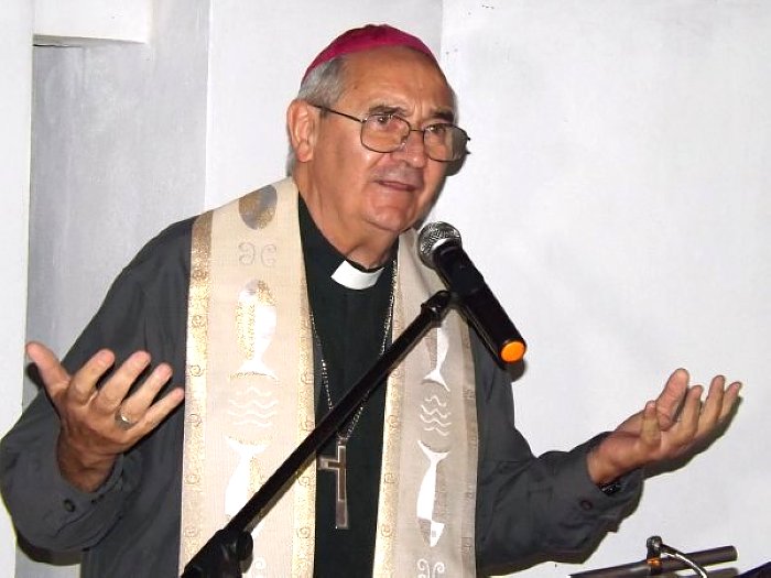 El Obispo Fernández dijo que estos temas se utilizan como bombas de humo