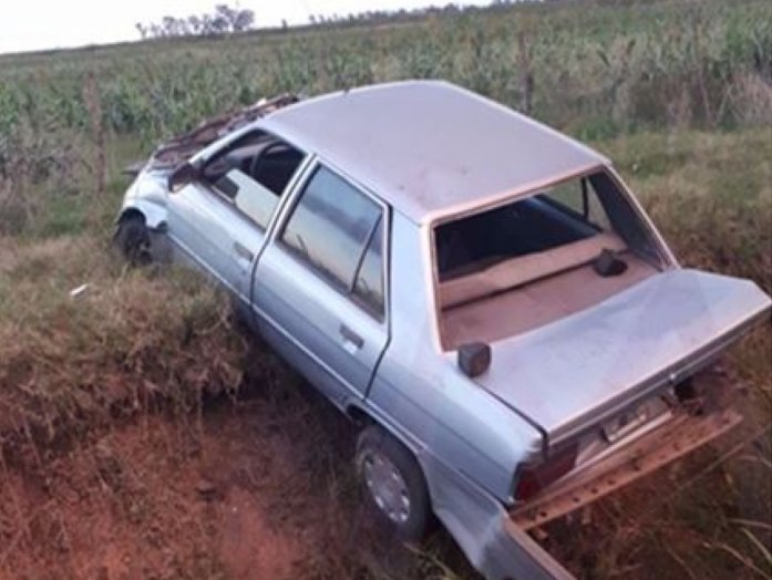 Auto protagonizó un accidente al perder una rueda