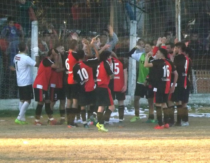 La Liga: Ganó Centro y eliminó a San Jorge