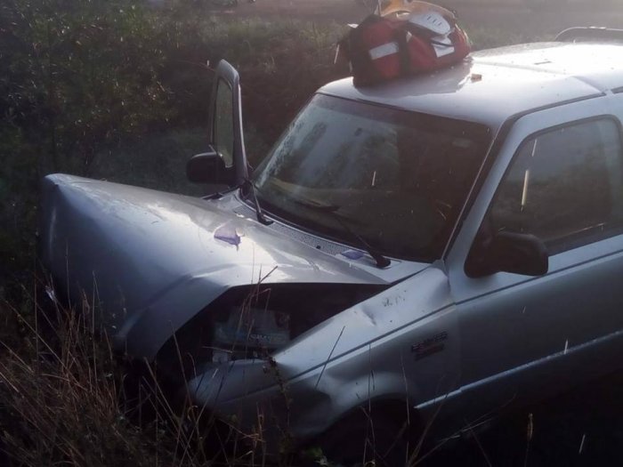 Hombre herido al accidentarse en un camino rural