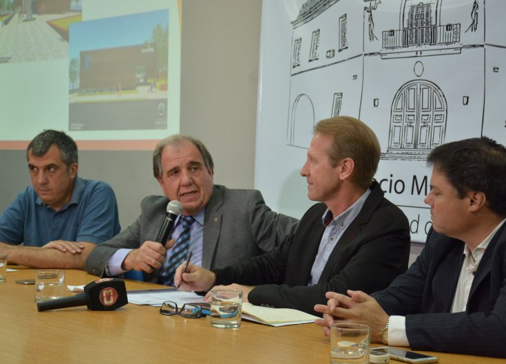 Morini entregó fondos para el Centro Cívico de Sunchales